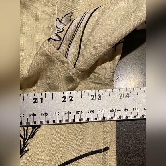 Hilo Hattie Shirt Men’s Medium Beige Black Silk Hawaiian Tropical Button Up - Picture 3 of 5